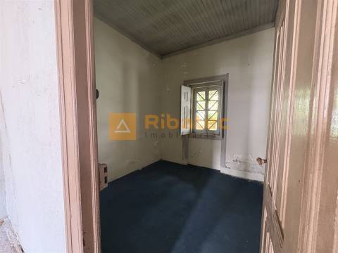 Moradia para remodelar em Coruche