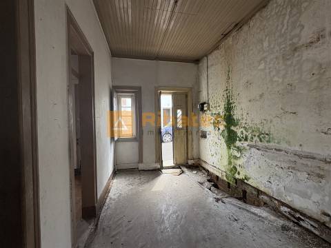 Moradia para remodelar em Coruche