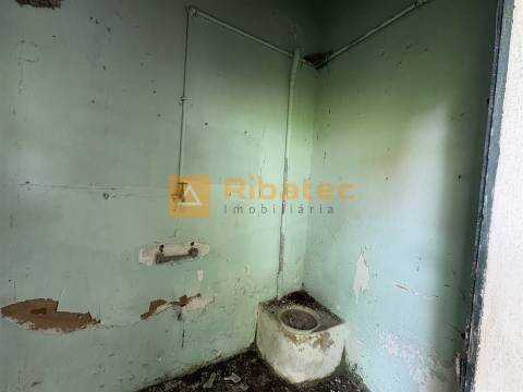 Moradia para remodelar em Coruche