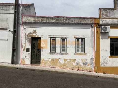 Moradia para remodelar em Coruche