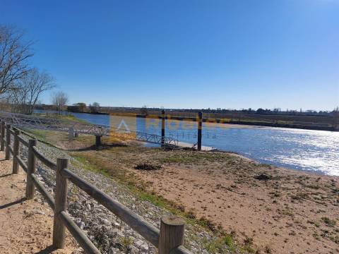 Moradia para remodelar em Coruche