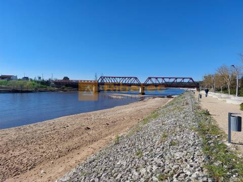 Moradia para remodelar em Coruche