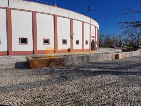 Moradia para remodelar em Coruche