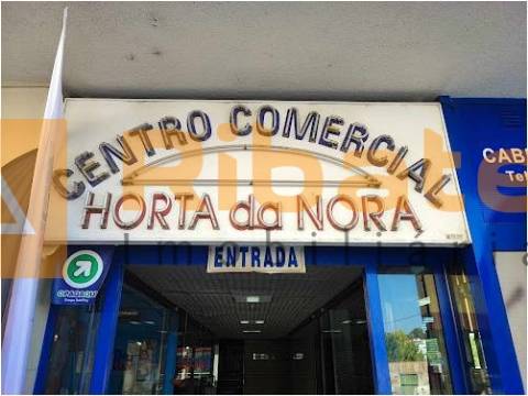 Loja no Centro Comercial Horta da Nora