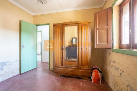 Moradia T2 com terreno de 722 m² no Rebocho