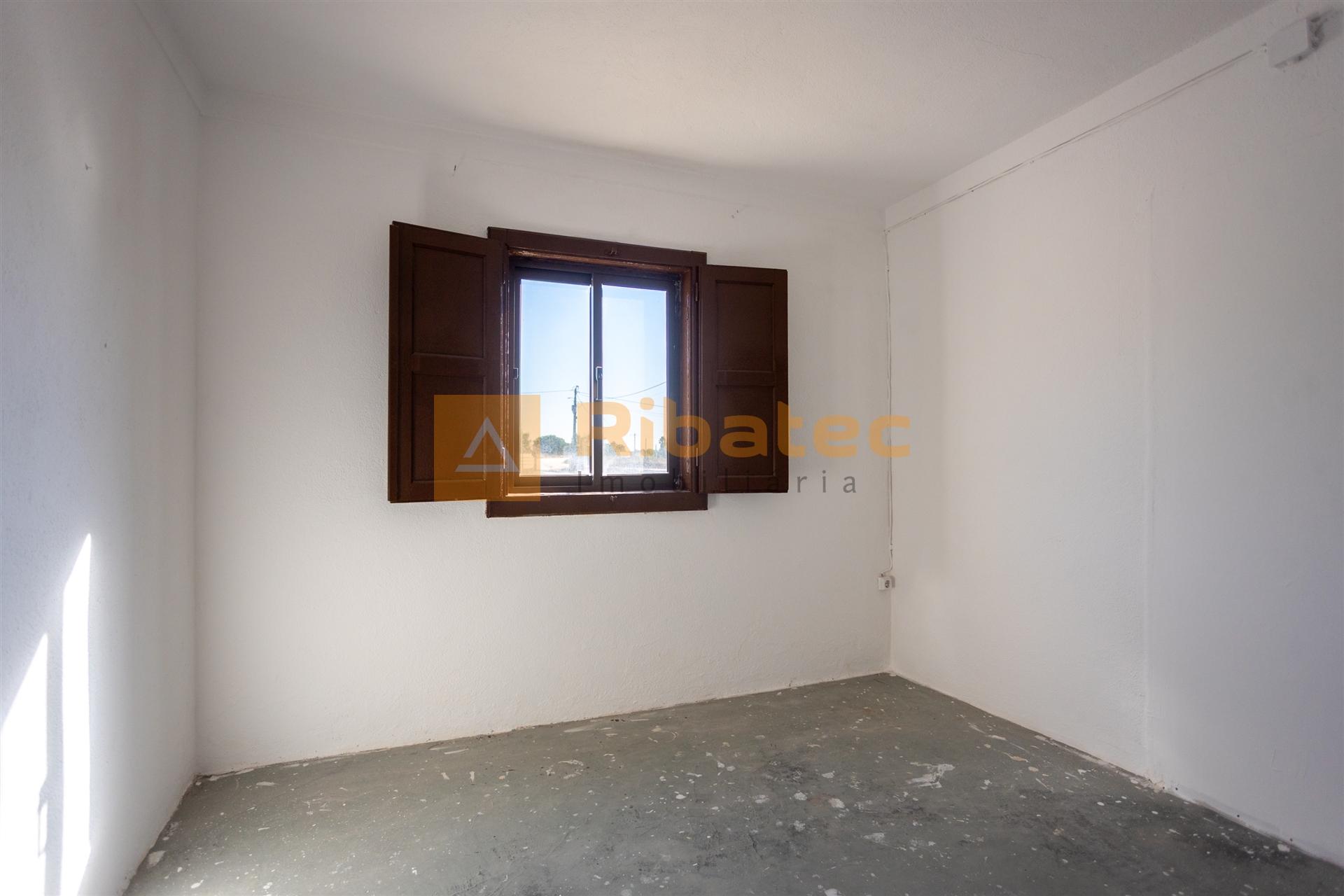 Moradia T2 na Fajarda com 1600 m2 de terreno