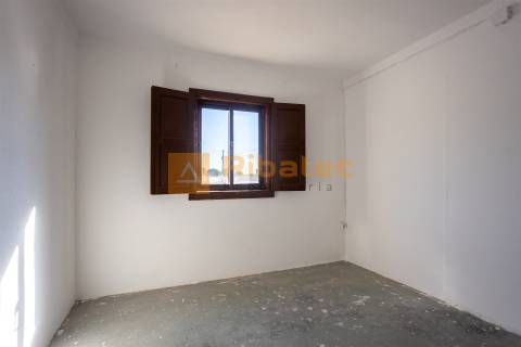 Moradia T2 na Fajarda com 1600 m2 de terreno