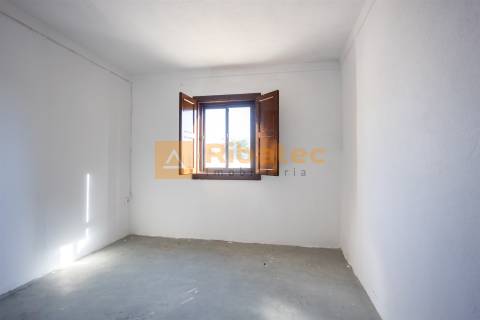 Moradia T2 na Fajarda com 1600 m2 de terreno