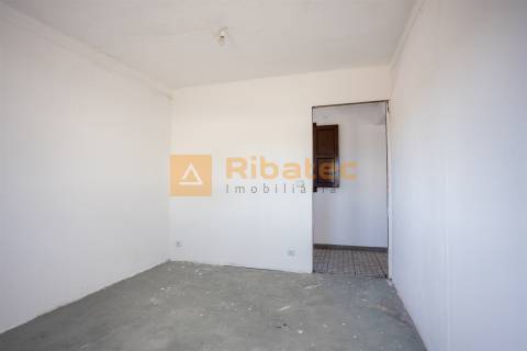 Moradia T2 na Fajarda com 1600 m2 de terreno