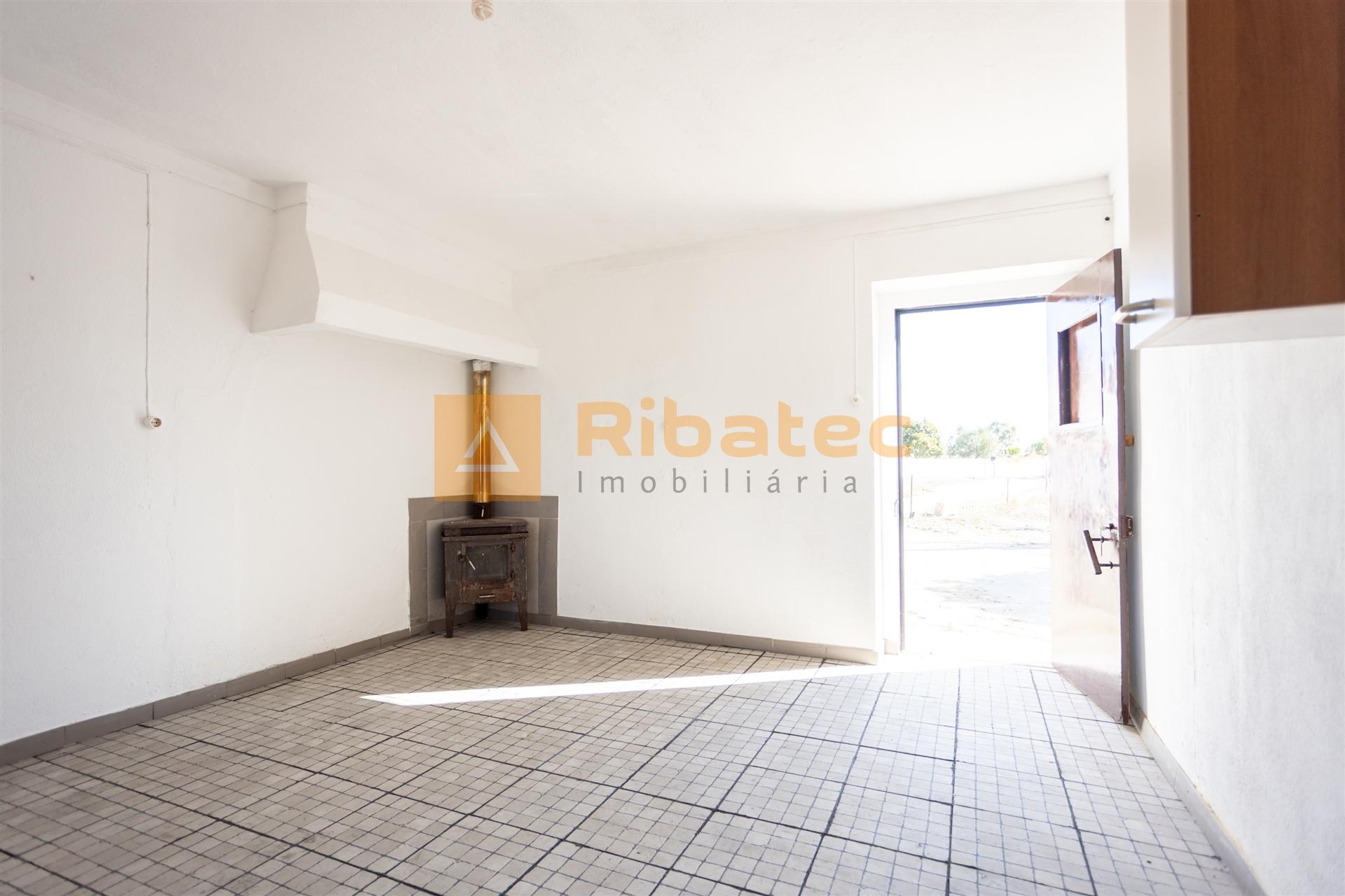 Moradia T2 na Fajarda com 1600 m2 de terreno