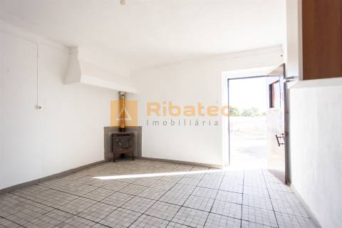 Moradia T2 na Fajarda com 1600 m2 de terreno