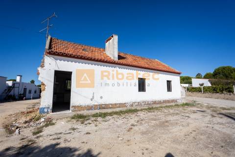 Moradia T2 na Fajarda com 1600 m2 de terreno