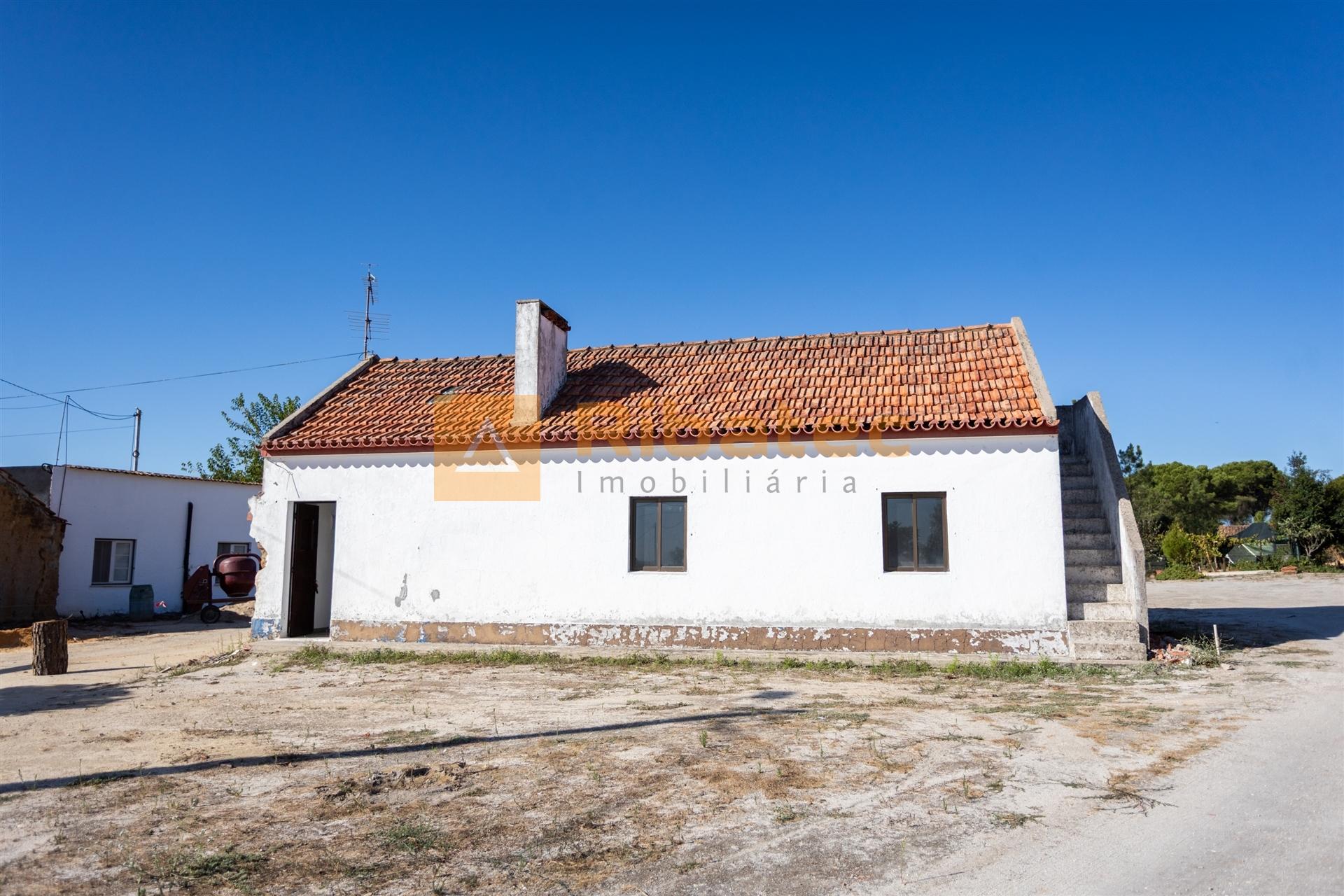 Moradia T2 na Fajarda com 1600 m2 de terreno