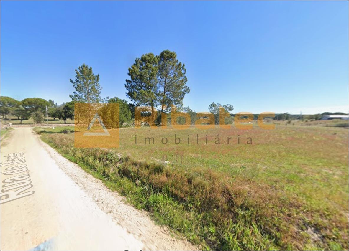 Terreno com viabilidade de construção de moradia