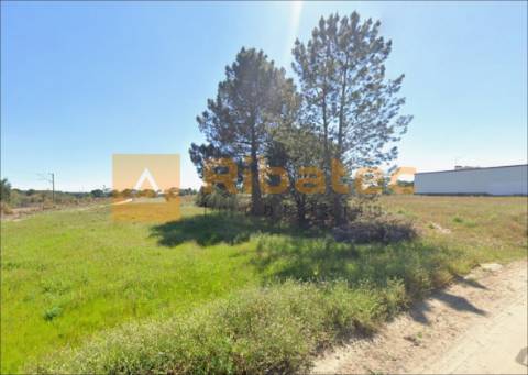 Terreno com viabilidade de construção de moradia