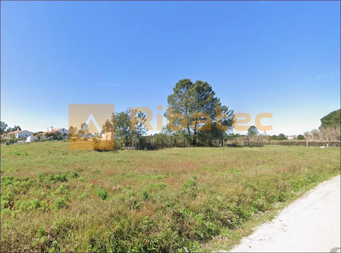 Terreno com viabilidade de construção de moradia