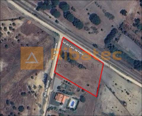 Terreno com viabilidade de construção de moradia