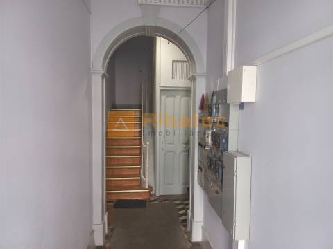 Apartamento T2 com logradouro na Estrela