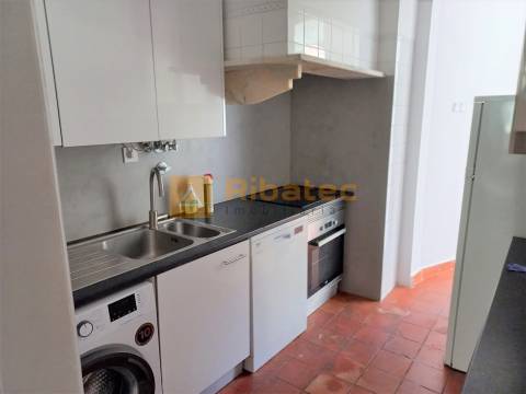 Apartamento T2 com logradouro na Estrela