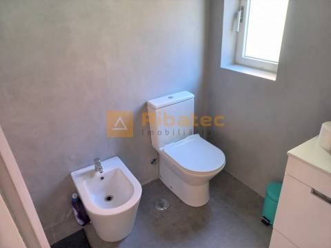 Apartamento T2 com logradouro na Estrela