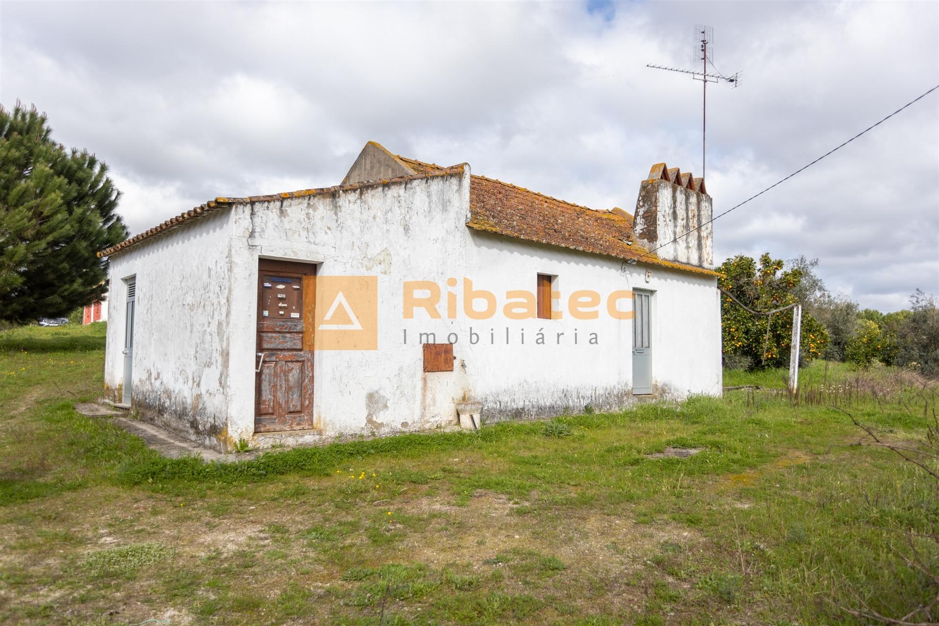 Moradia para remodelar no Couço