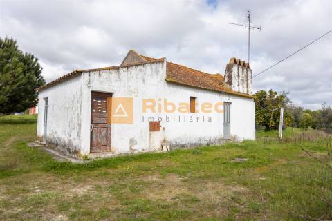 Moradia para remodelar no Couço