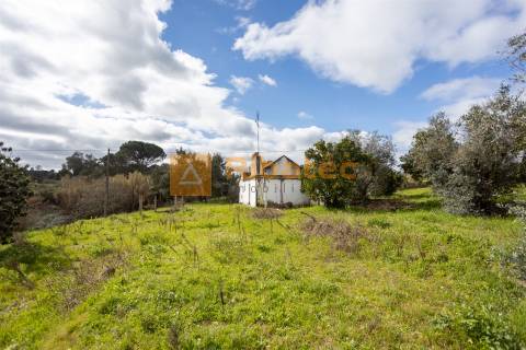 Moradia para remodelar no Couço