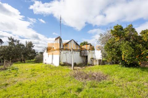 Moradia para remodelar no Couço