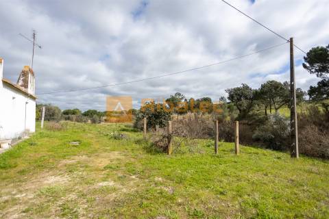 Moradia para remodelar no Couço