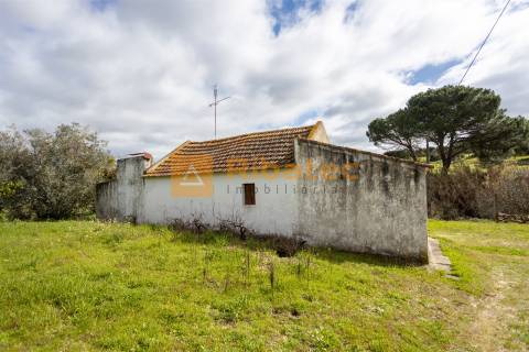 Moradia para remodelar no Couço