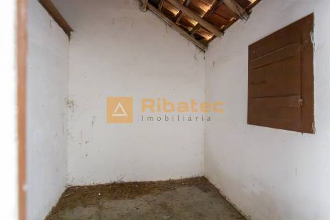 Moradia para remodelar no Couço