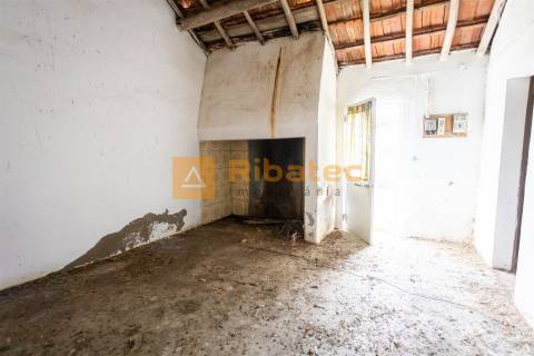 Moradia para remodelar no Couço