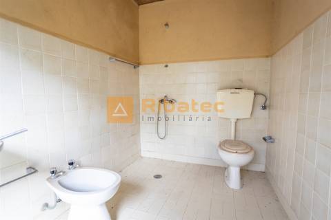 Moradia para remodelar no Couço