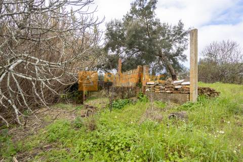 Moradia para remodelar no Couço