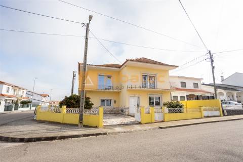 Moradia T5 em Alpiarça