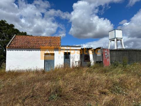 Terreno com arrecadação na Fajarda