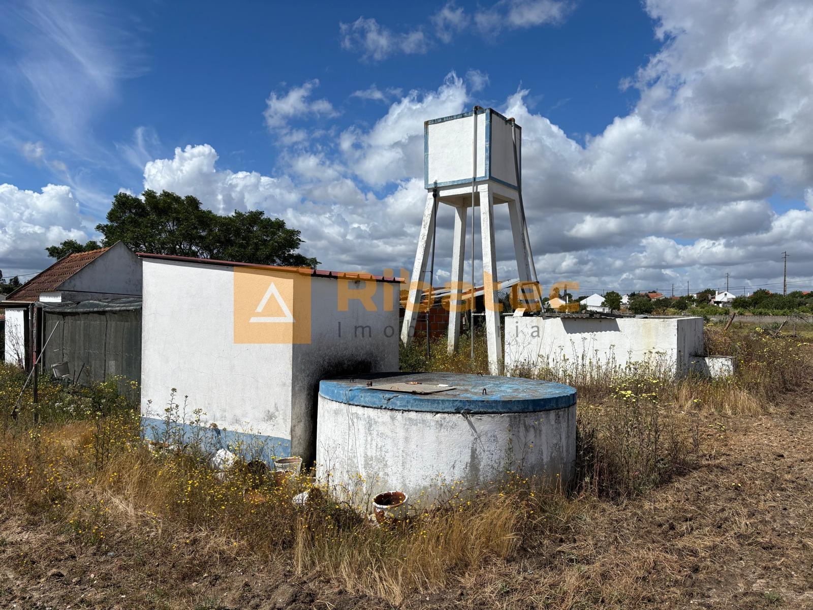 Terreno com arrecadação na Fajarda