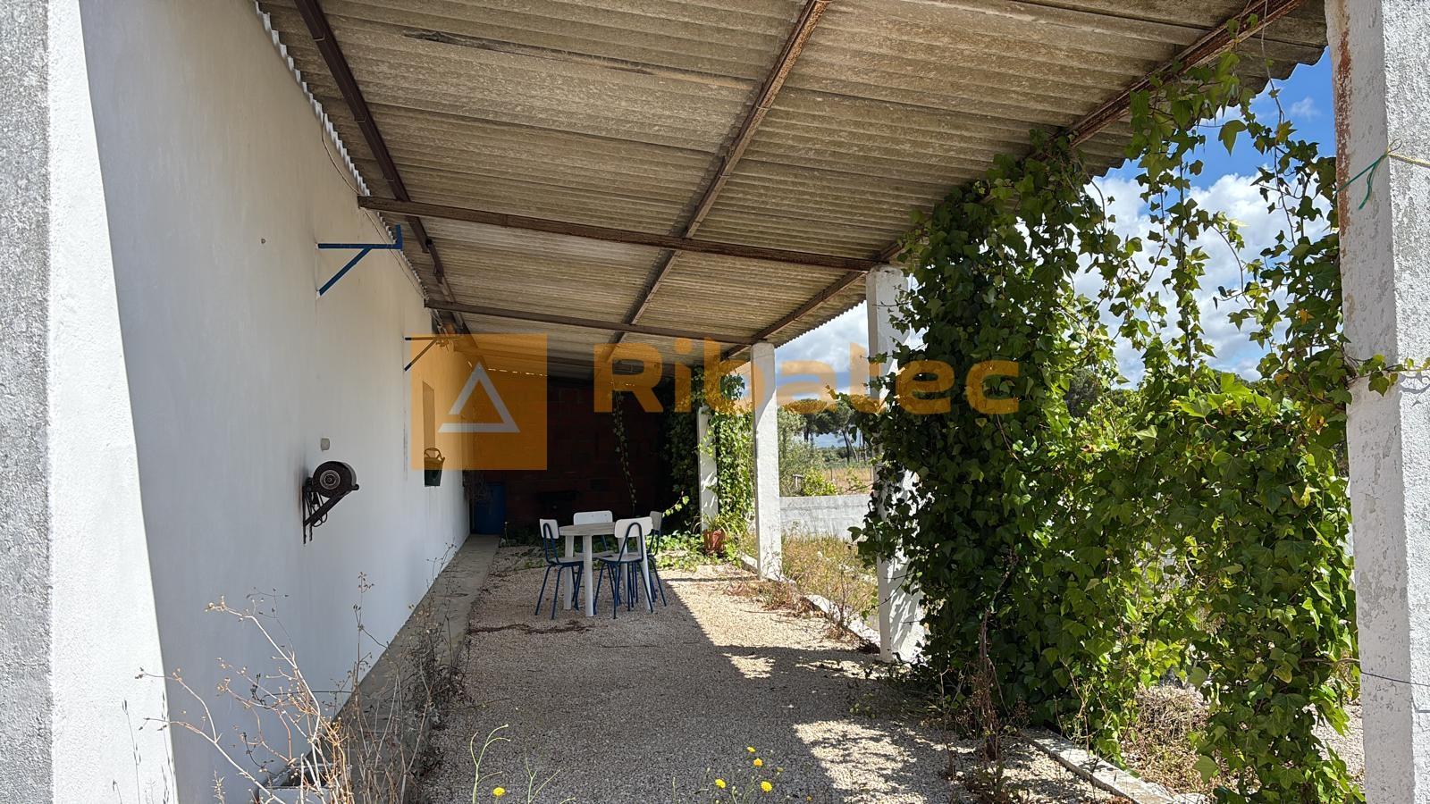 Terreno com arrecadação na Fajarda