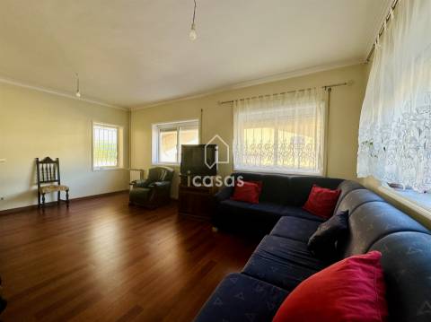 Moradia Geminada T4 Venda em Nogueira e Silva Escura,Maia