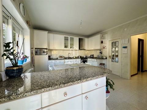 Moradia Geminada T4 Venda em Nogueira e Silva Escura,Maia