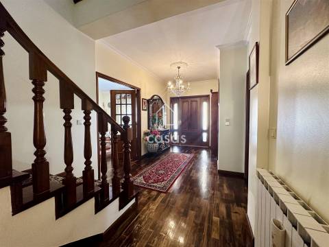 Moradia Geminada T4 Venda em Nogueira e Silva Escura,Maia