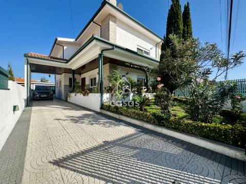 Moradia Geminada T4 Venda em Nogueira e Silva Escura,Maia