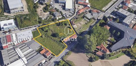 Terreno em Guimarães, construção de moradias/armazém