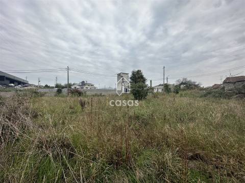 Terreno em Guimarães, construção de moradias/armazém