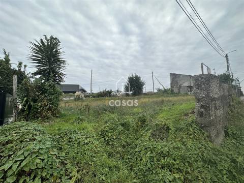 Terreno em Guimarães, construção de moradias/armazém