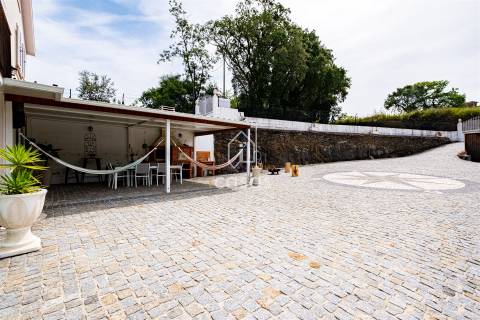 Quinta Exclusiva em Lever, Vila Nova de Gaia – Potencial de Investimento Único