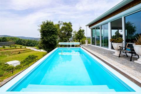 Quinta Exclusiva em Lever, Vila Nova de Gaia – Potencial de Investimento Único