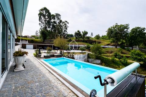 Quinta Exclusiva em Lever, Vila Nova de Gaia – Potencial de Investimento Único