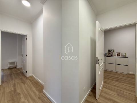 T3 Renovado com Varanda e Garagem Box | Forno – Rio Tinto (Próximo da Areosa)