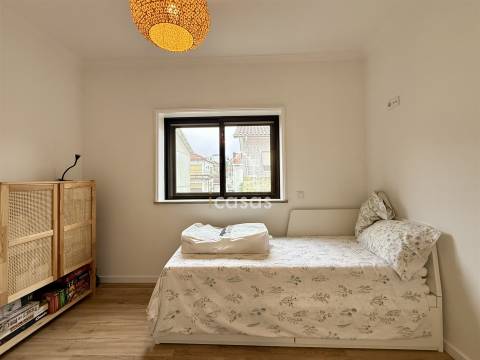 T3 Renovado com Varanda e Garagem Box | Forno – Rio Tinto (Próximo da Areosa)